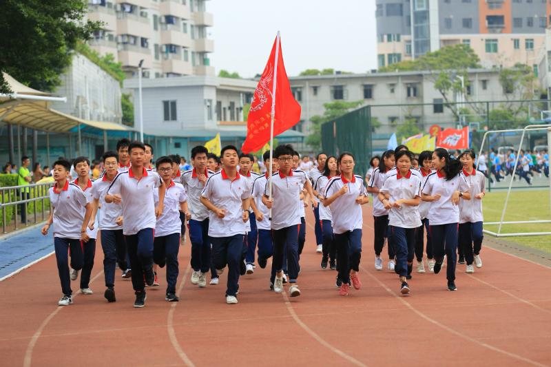 小学足球公开课视频，点燃孩子的足球热情，培养未来之星