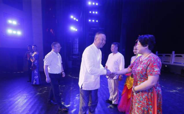 六月澳门演唱会,星光璀璨,共赴音乐盛宴—明星阵容与精彩瞬间回顾澳门6月演唱会有哪些明星参加了呢视频播放